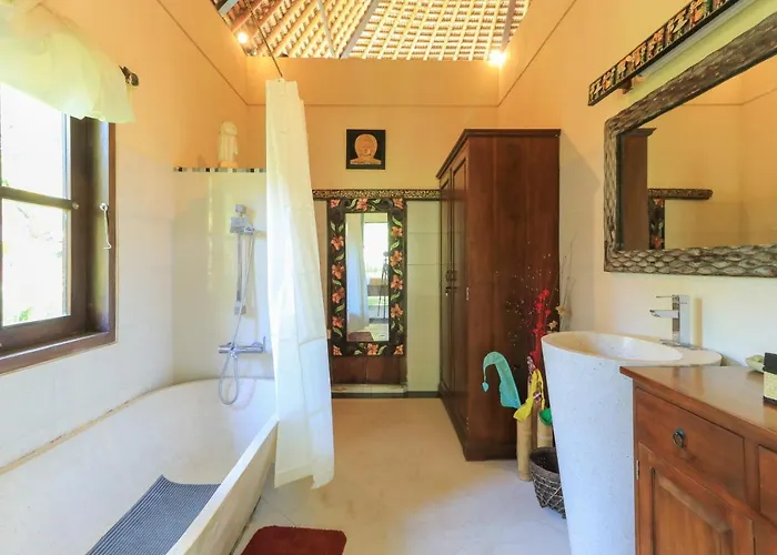 Chez Nyoman Guest house 2*