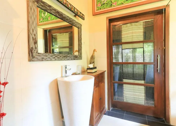 Chez Nyoman Guest house 2*
